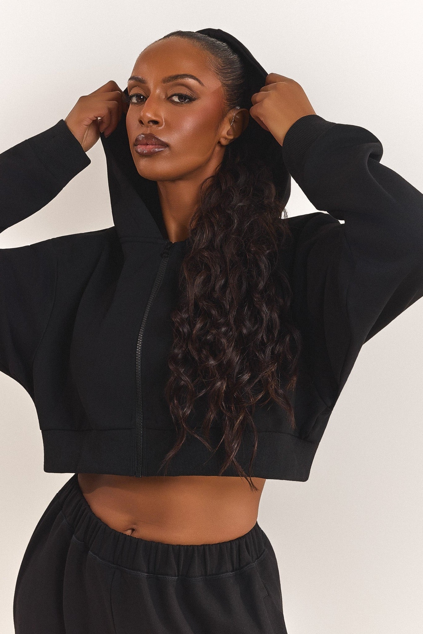 The Basic Crop Zip Hoodie in Black – marsthelabel